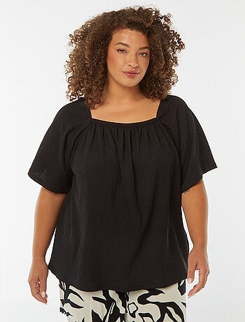 Blusa fluida com decote bardot de malha gofrada