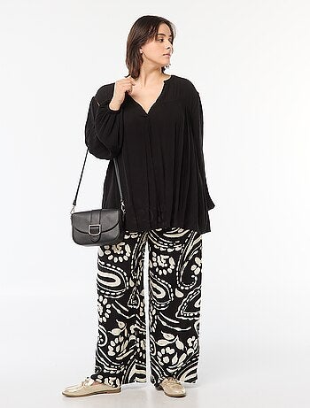 Blusa fluida com estampado em malha crepe