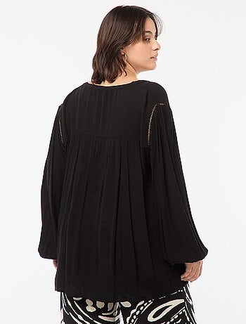 Blusa fluida com estampado em malha crepe