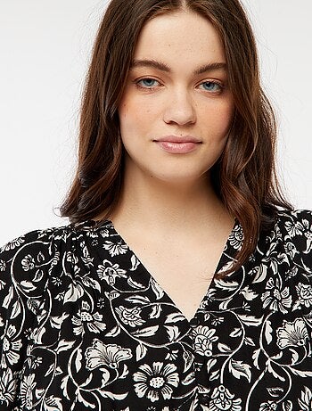 Blusa fluida com estampado em malha crepe
