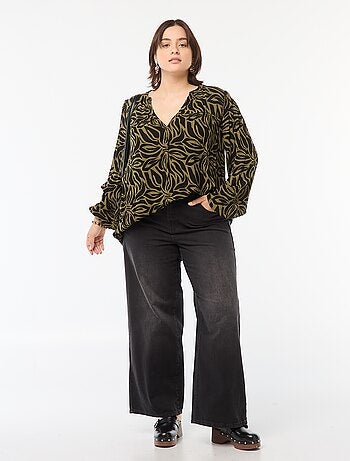 Blusa fluida com estampado em malha crepe