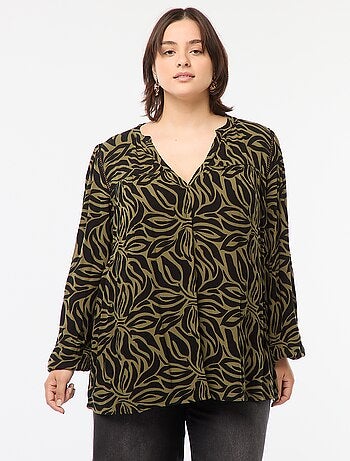 Blusa fluida com estampado em malha crepe