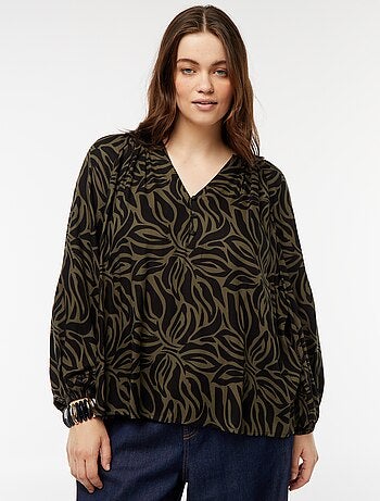 Blusa fluida com estampado em malha crepe
