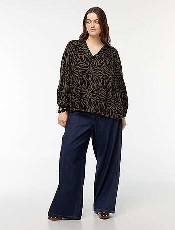 Blusa fluida com estampado em malha crepe