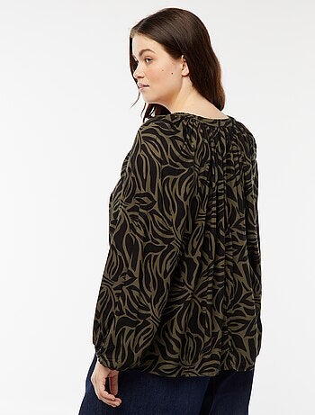 Blusa fluida com estampado em malha crepe