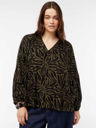 Blusa fluida com estampado em malha crepe