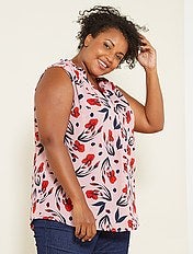 Blusa fluida com gola de folhos