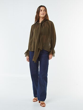 Blusa fluida com mangas com folhos