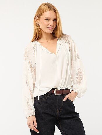 Blusa fluida com mangas em renda transparente