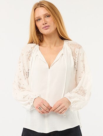 Blusa fluida com mangas em renda transparente