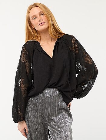 Blusa fluida com mangas em renda transparente