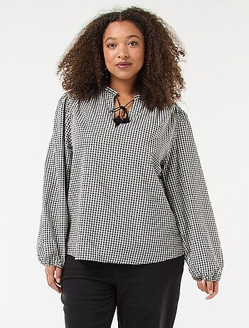 Blusa fluida com riscas finas