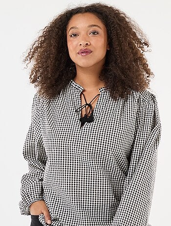 Blusa fluida com riscas finas