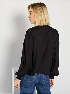 Blusa fluida com peitilho - Kiabi