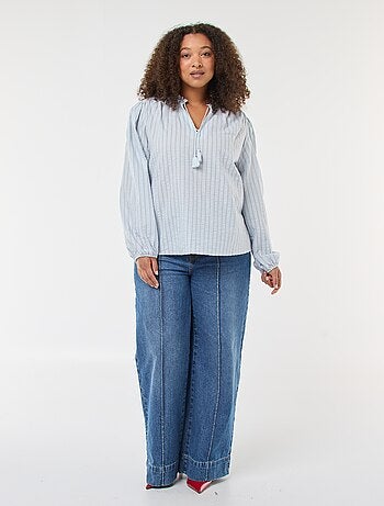 Blusa fluida com riscas finas