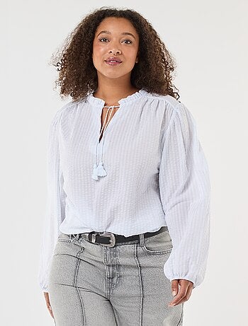 Blusa fluida com riscas finas