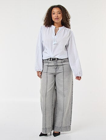 Blusa fluida com riscas finas