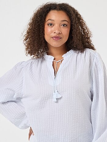 Blusa fluida com riscas finas