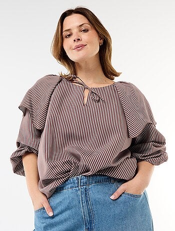 Blusa fluida de mangas compridas com folho largo no colarinho