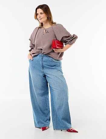 Blusa fluida de mangas compridas com folho largo no colarinho