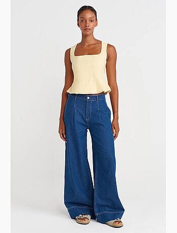 Blusa justa sem mangas com decote quadrado dilvin