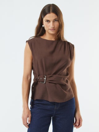 Blusa larga com fivela integrada