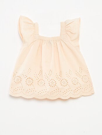 Blusa leve com alças com folhos e bordados