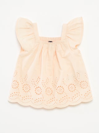 Blusa leve com alças com folhos e bordados