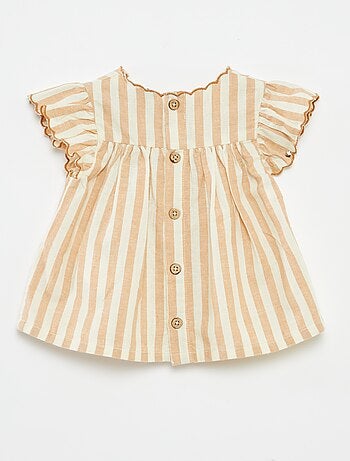 Blusa leve com bordados