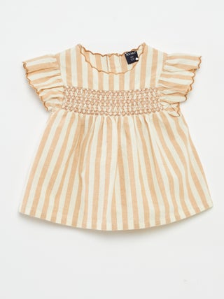 Blusa leve com bordados