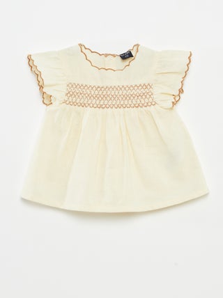 Blusa leve com bordados