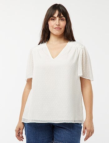 Blusa leve com folhos em ponto cheio