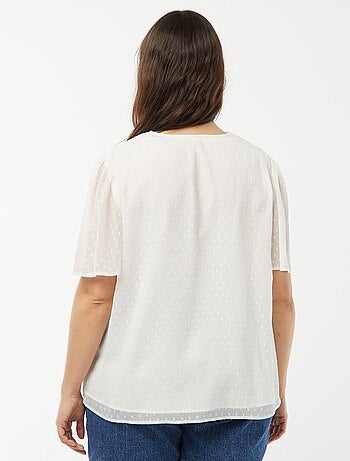 Blusa leve com folhos em ponto cheio
