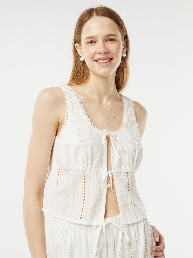 Blusa leve sem mangas de apertar com bordado inglês BRANCO - Kiabi