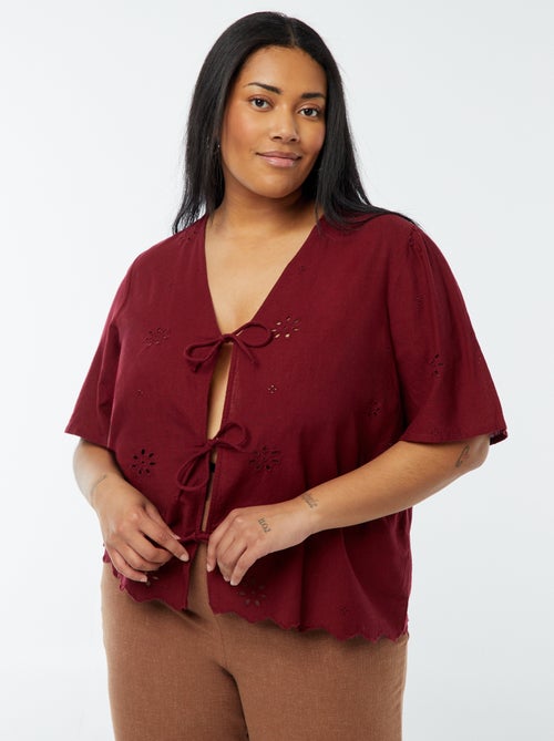 Blusa lisa com bordados e abertura  com cordões - Kiabi