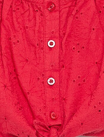 Blusa lisa com bordados ingleses