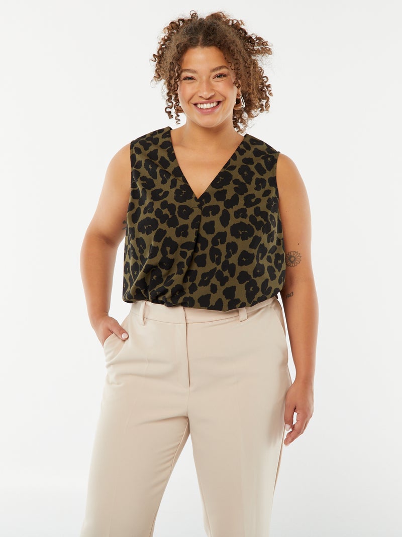 Blusa lisa com costura de fantasia na gola Caqui - Kiabi