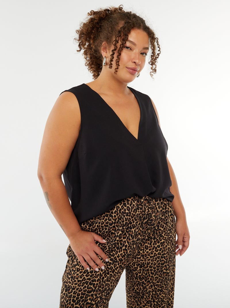 Blusa lisa com costura de fantasia na gola Preto - Kiabi