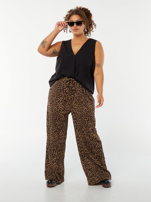 Blusa lisa com costura de fantasia na gola - Kiabi