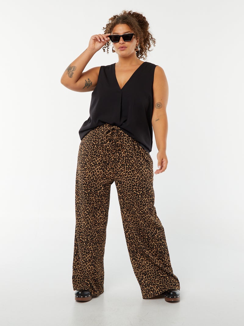 Blusa lisa com costura de fantasia na gola Preto - Kiabi