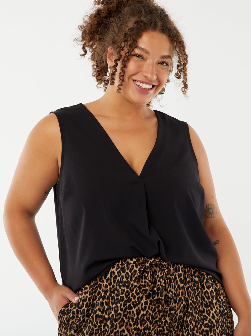 Blusa lisa com costura de fantasia na gola Preto - Kiabi