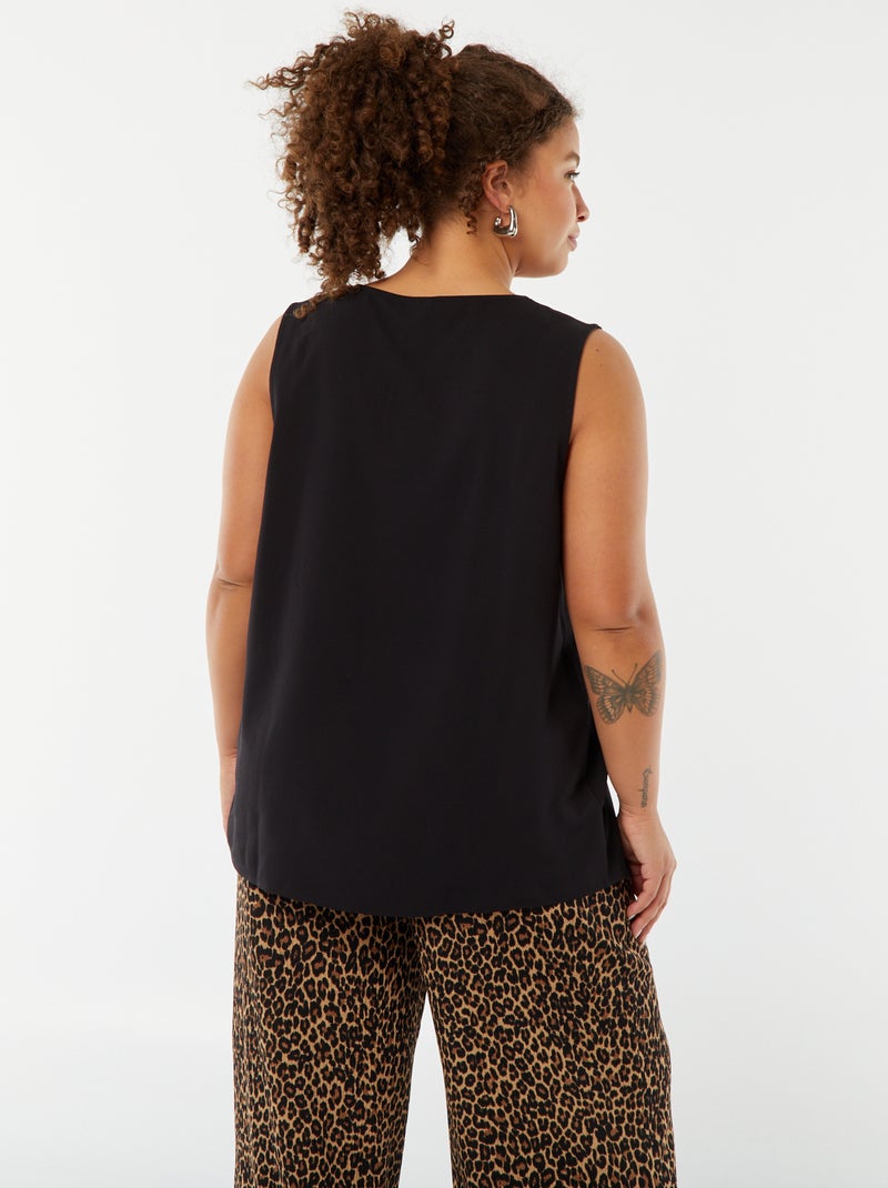 Blusa lisa com costura de fantasia na gola Preto - Kiabi
