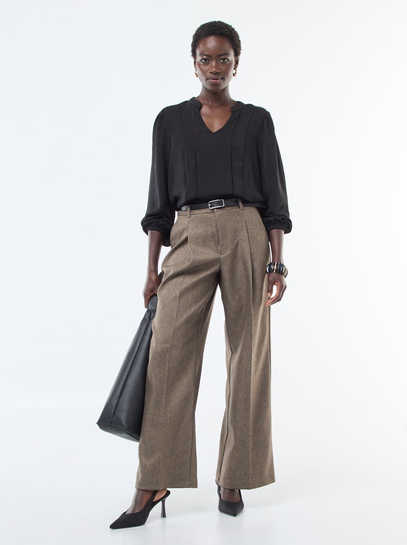 Blusa lisa com decote em V e bordados na frente Preto - Kiabi