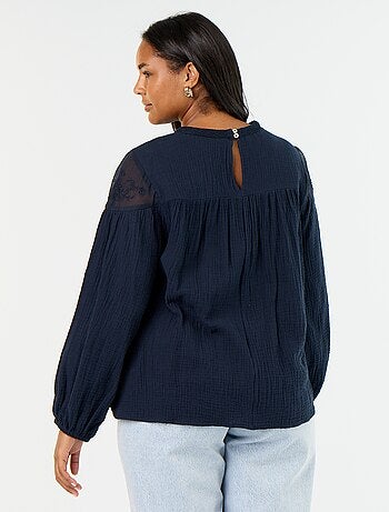 Blusa lisa em gaze de algodão e renda