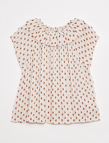 Blusa lisa leve e sem mangas