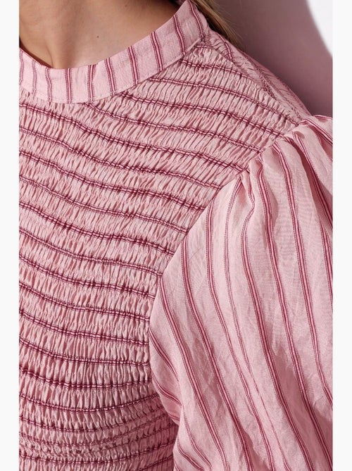 Blusa listrada texturizada com folho busem - Kiabi Blusa listrada texturizada com folho busem - Kiabi