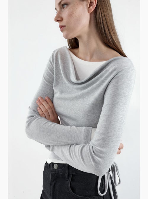 Blusa macia color block com gola drapeada hiccup - Kiabi Blusa macia color block com gola drapeada hiccup - Kiabi