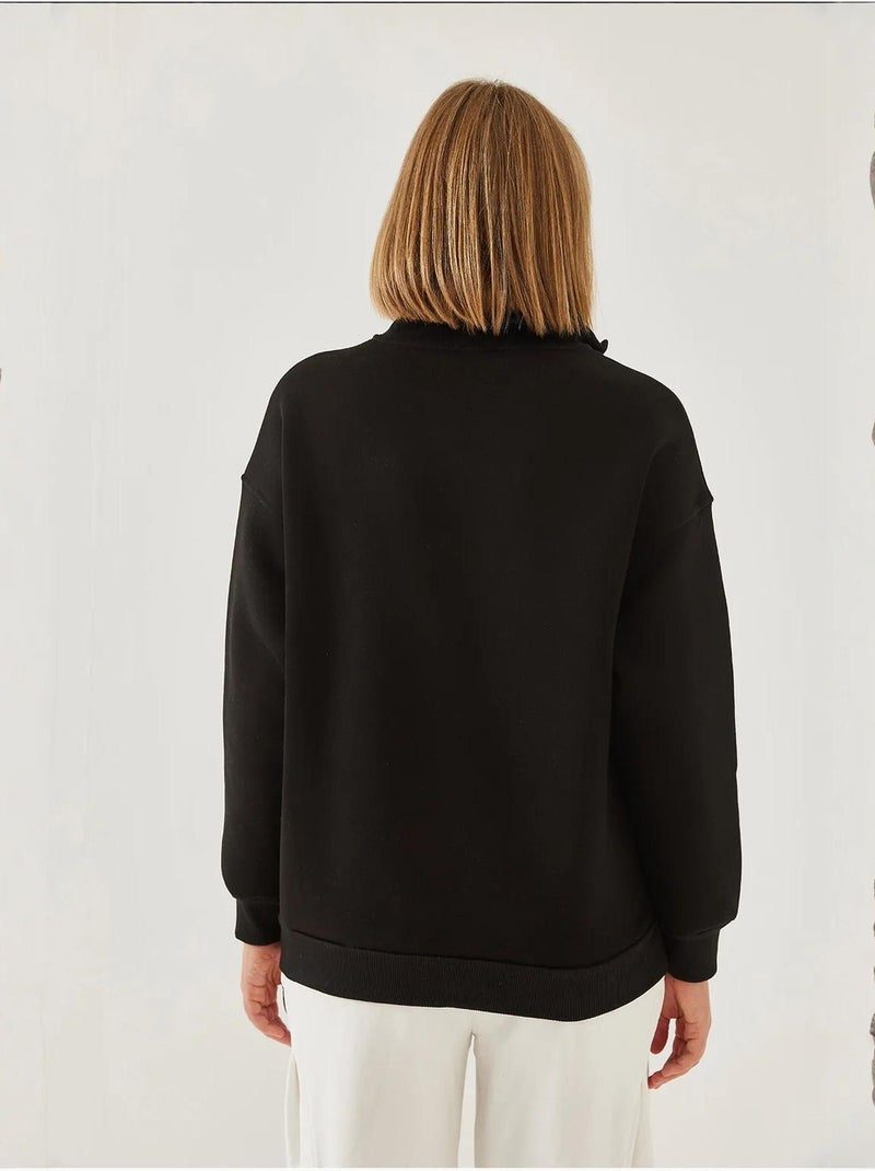 Blusa oversize escovada com gola alta e fecho lucci Preto - Kiabi