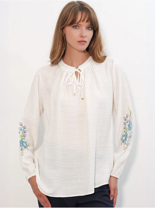 Blusa oversized em crepe bordado bdart - Kiabi Blusa oversized em crepe bordado bdart - Kiabi