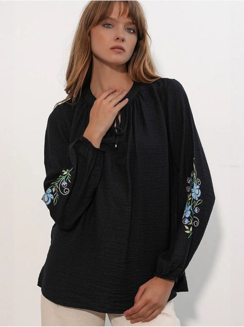 Blusa oversized em crepe bordado bdart - Kiabi